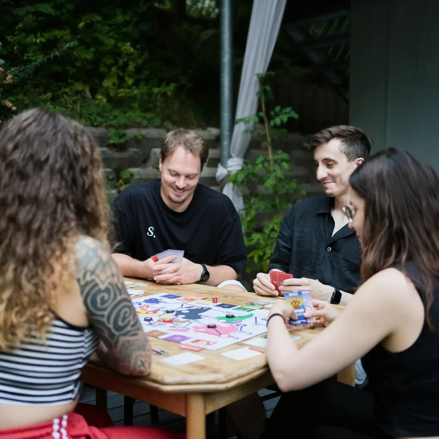 Mankind Madness VORURTEILE Brettspiel schwarzer Humor