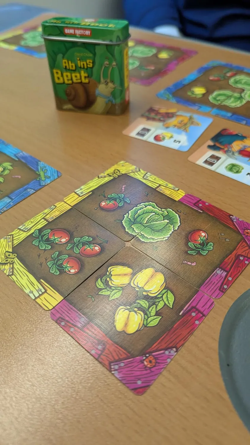 Game Factory Ab ins Beet 646060 Legespiel Mini-Dose taktisch