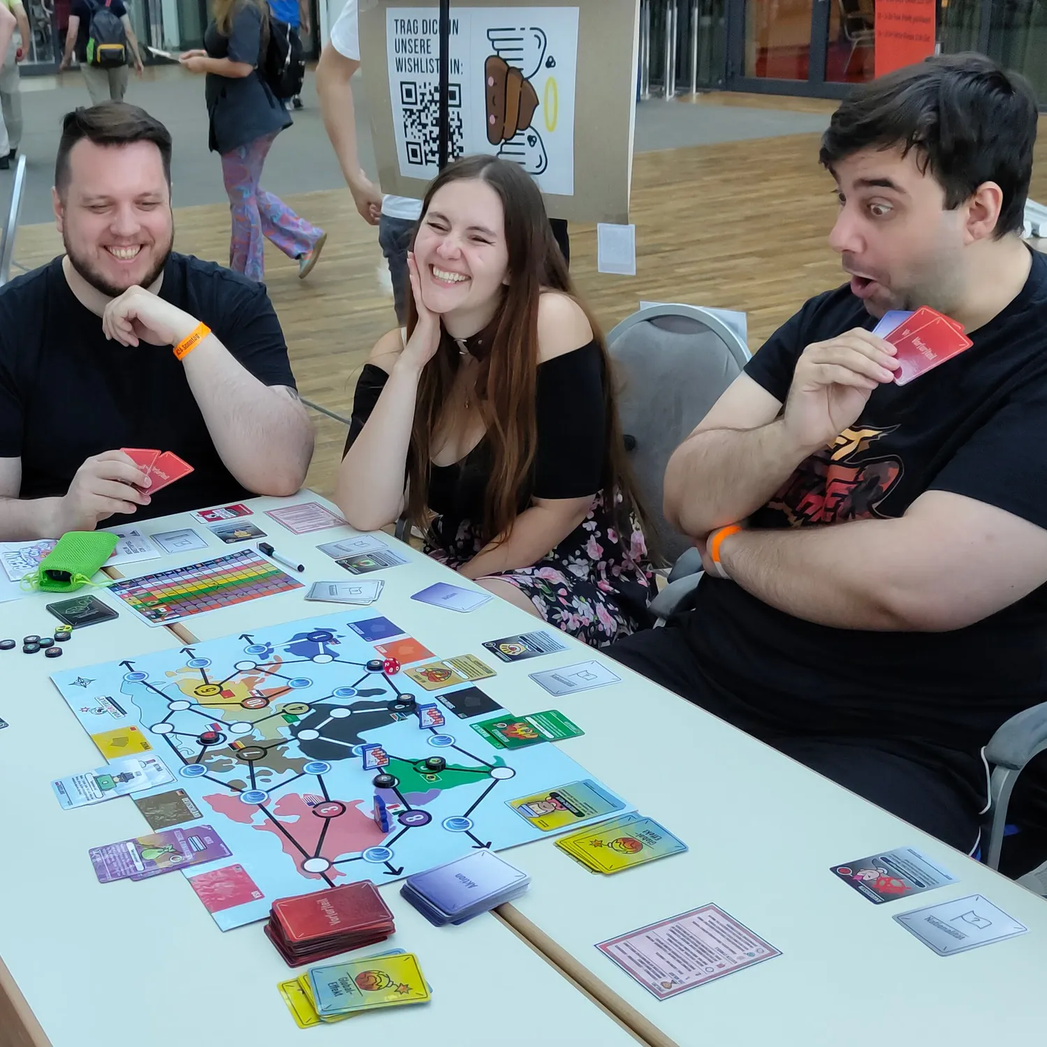 Mankind Madness VORURTEILE Brettspiel schwarzer Humor