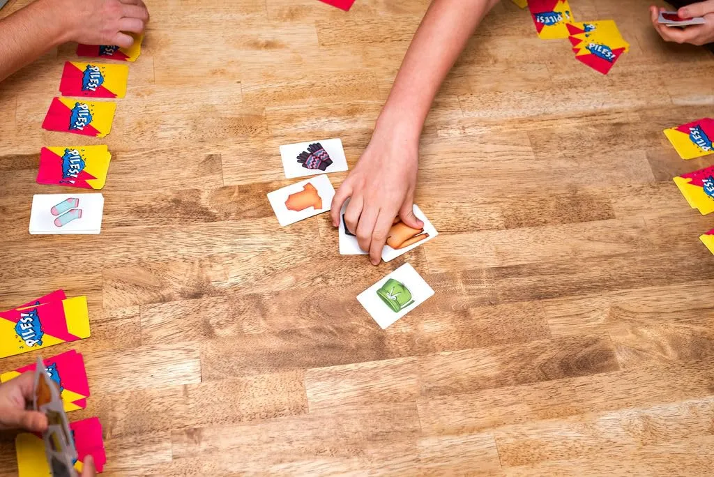 Game Factory Piles 646073 Kartenspiel Sammelspiel schnell
